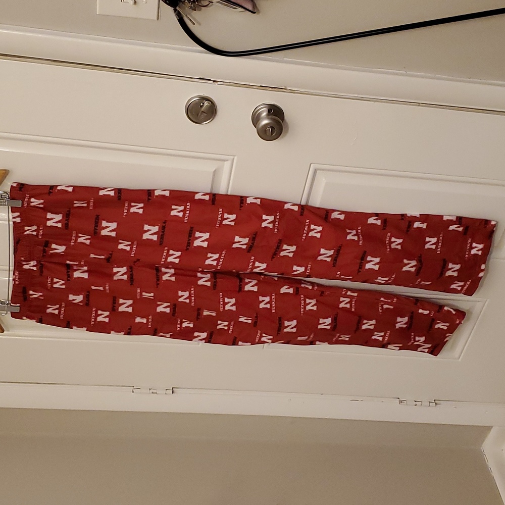 Mens M NE Huskers lounge pants